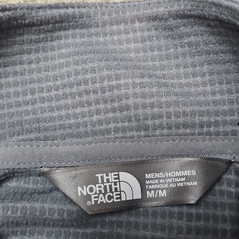The North Face Men's Quarter-Zip Pullover Medium Gray Running